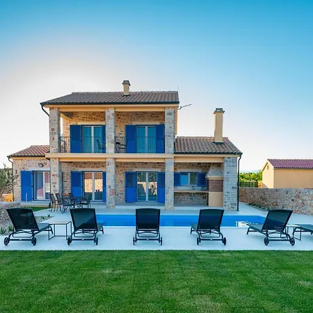 Banovi With Heated Pool Villa