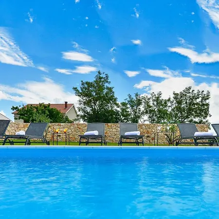 Banovi With Heated Pool Villa *