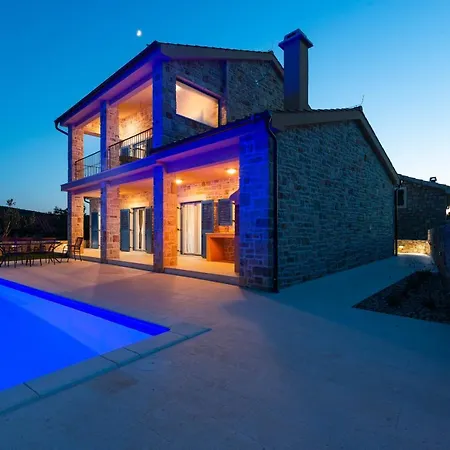 Banovi With Heated Pool Vila *
