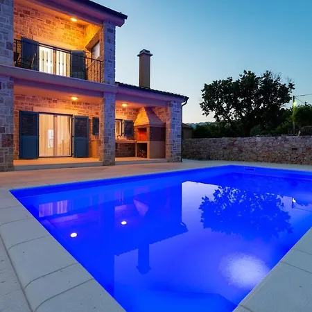 Banovi With Heated Pool Vila *