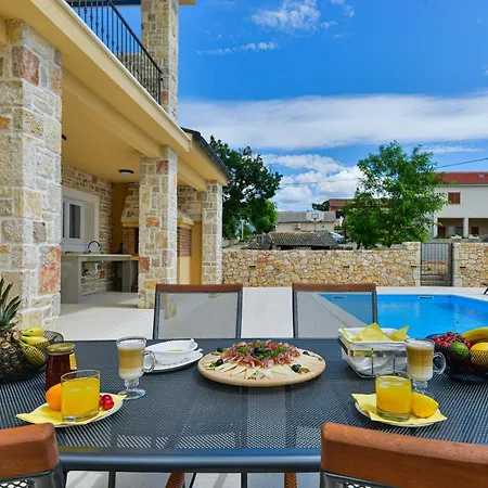 Banovi With Heated Pool * Jasenice (Zadar)