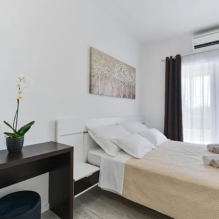 Banovi With Heated Pool * Jasenice (Zadar)