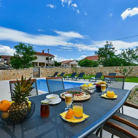 Banovi With Heated Pool * Jasenice (Zadar)