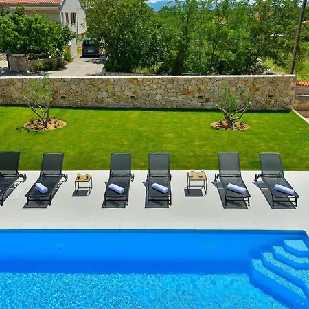 Banovi With Heated Pool * Jasenice (Zadar)