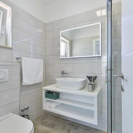 Banovi With Heated Pool Villa