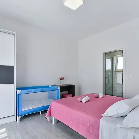 Banovi With Heated Pool Jasenice (Zadar)