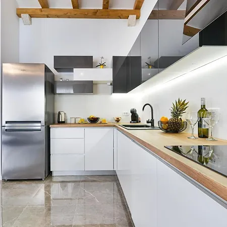 Banovi With Heated Pool Villa